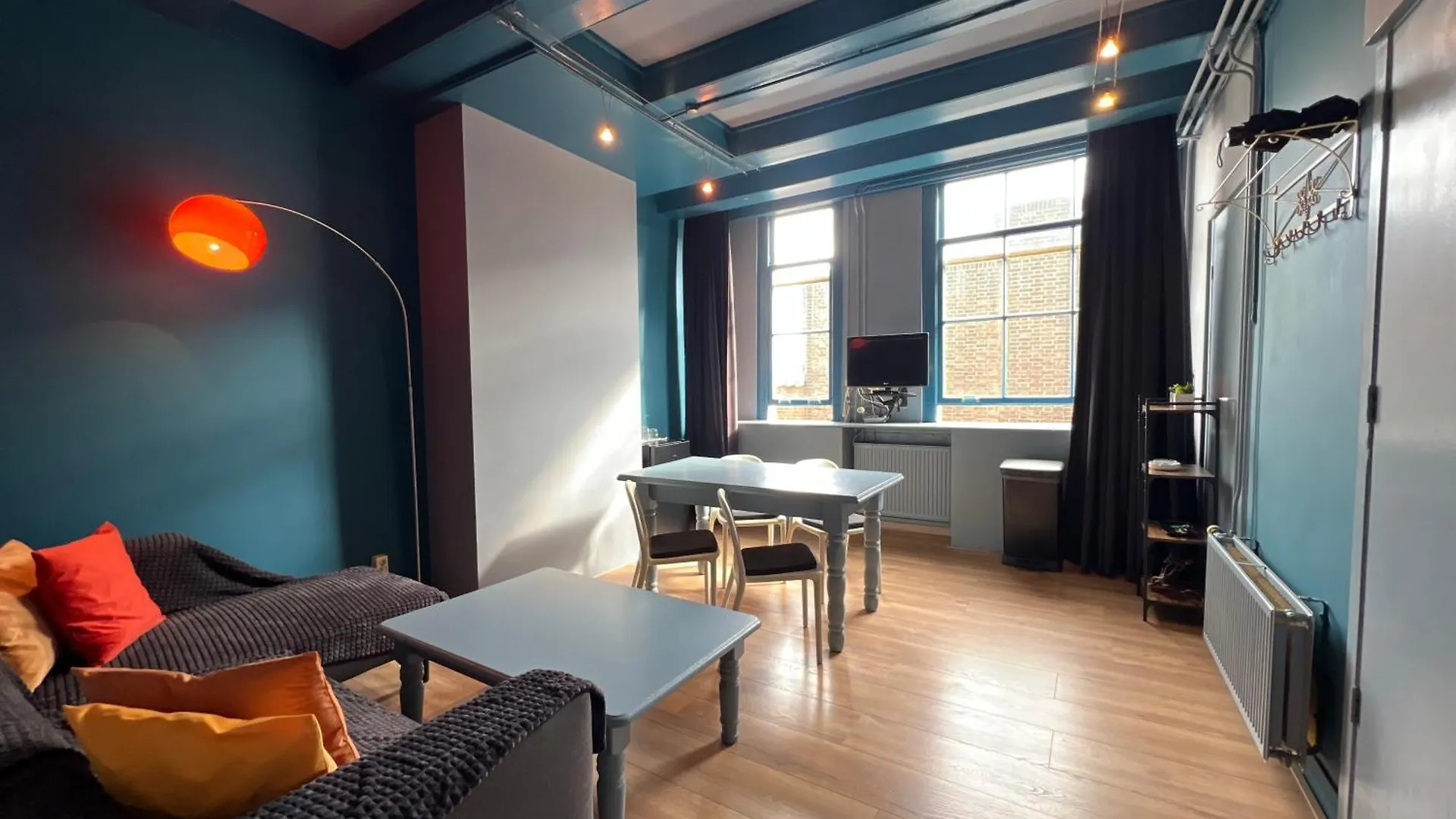أمستردام Nes B&B 2*,